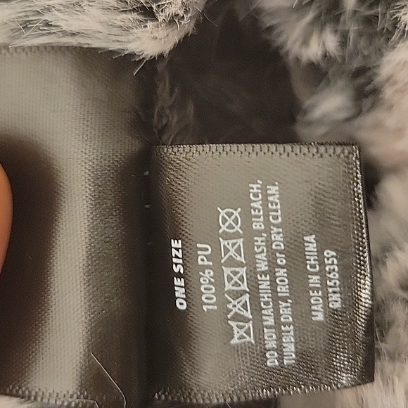 Black Vegan Leather Gloves M/L - Picture 5 of 5